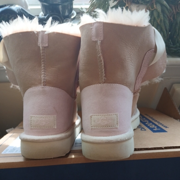 Uggs - Picture 2 of 3